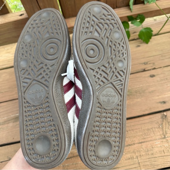 WOMEN'S ADIDAS ORIGINALS HANDBALL SPEZIAL SNEAKERS Off White/Collegiate Burgundy - Picture 4 of 8